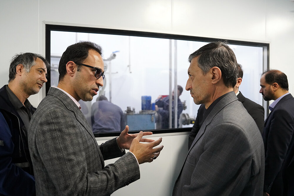 بازدید رئیس ستاد اجرایی فرمان امام از شهرک صنعتی دارویی برکت