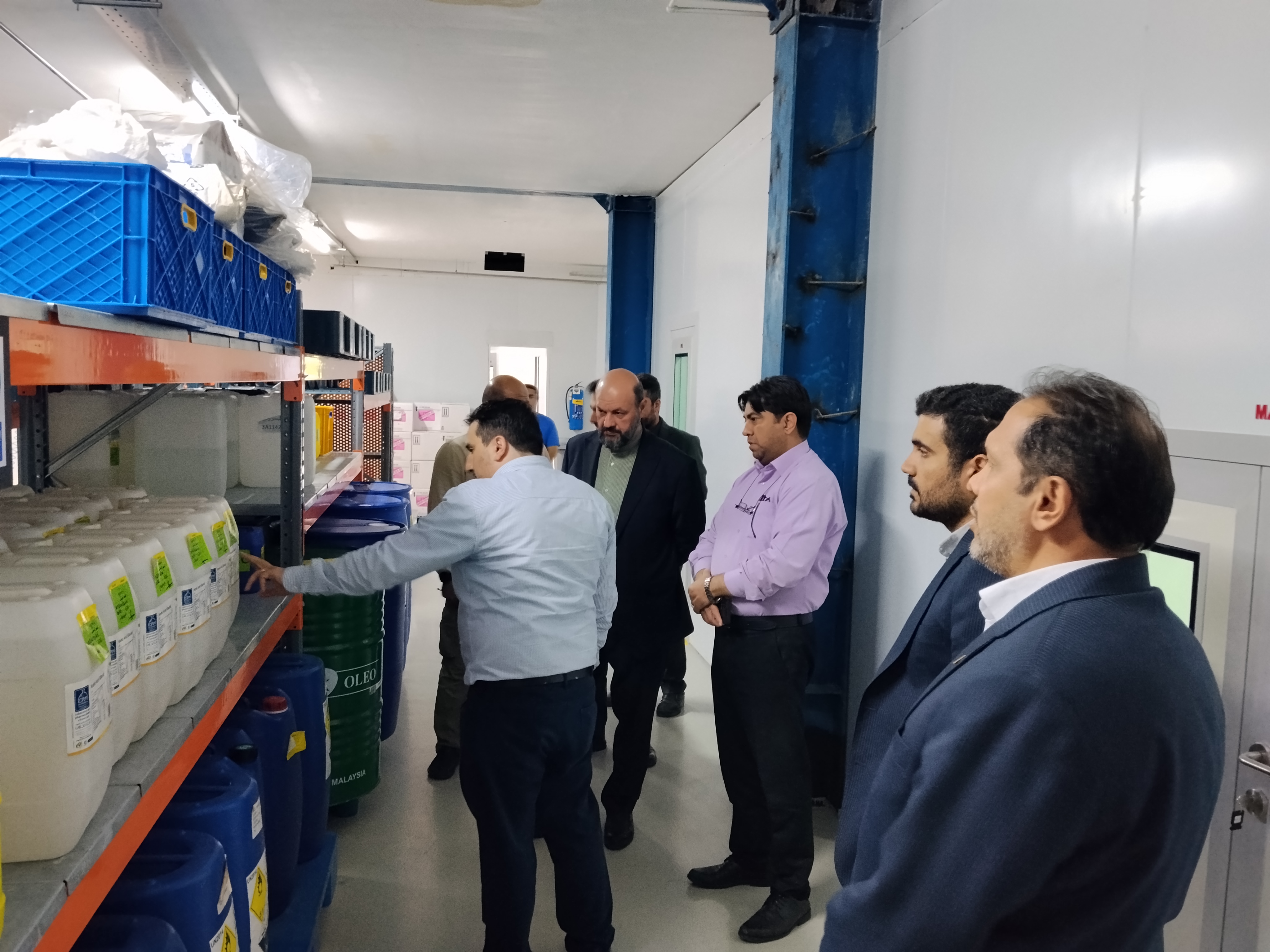 بازدید مدیرعامل و جمعی از مدیران شهرک صنعتی دارویی برکت از مجموعه «شیمی طب امیر»