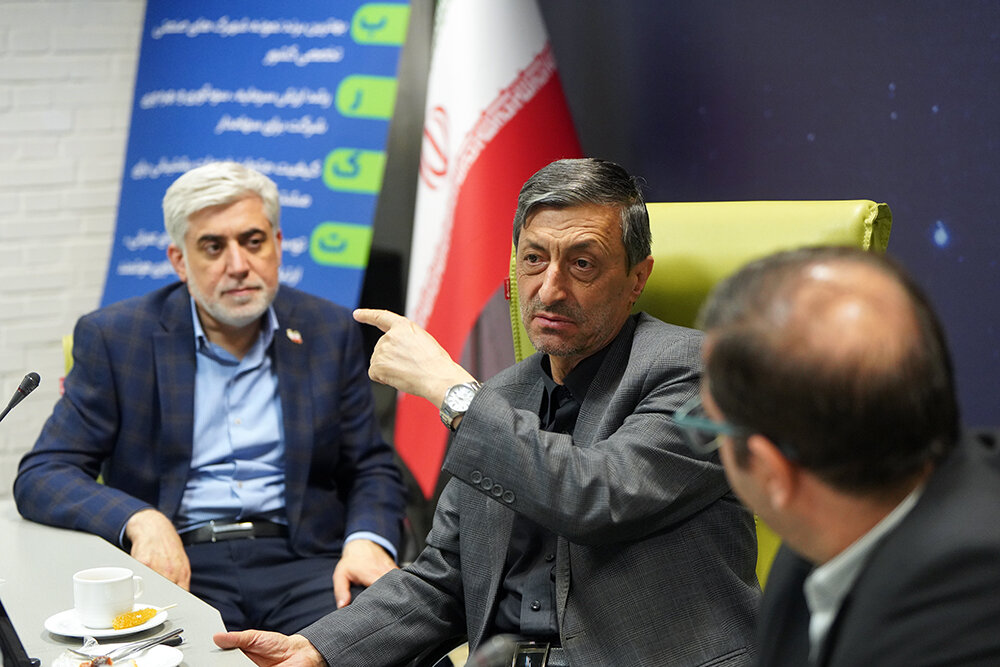 بازدید رئیس ستاد اجرایی فرمان حضرت امام از شهرک صنعتی دارویی برکت