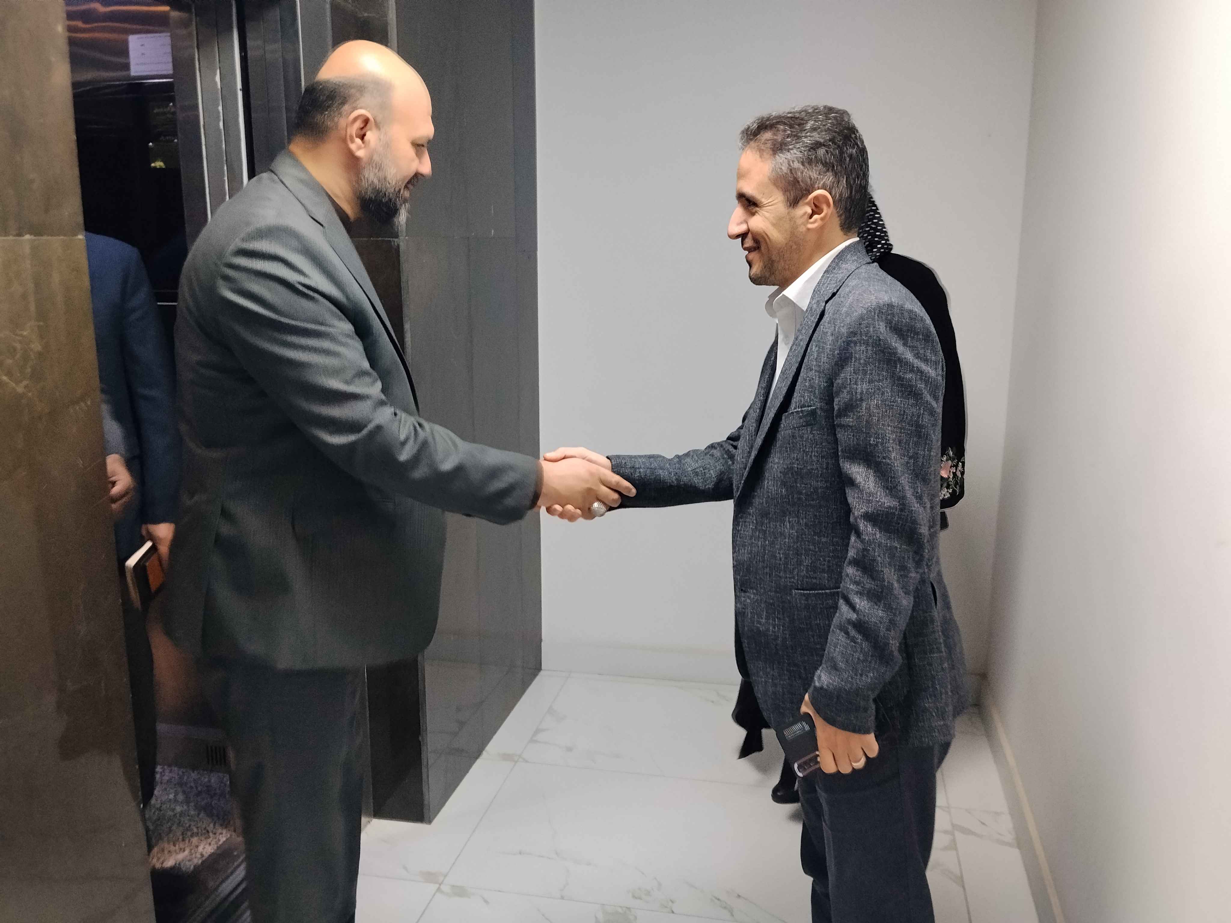 بازدید مدیرعامل شهرک دارویی برکت از شرکت دانش‌بنیان واریان فارمد؛ از استقرار سامانه‌های نوین دارورسانی تا خودکفایی در تولید ۳۹ داروی تزریقی استراتژیک