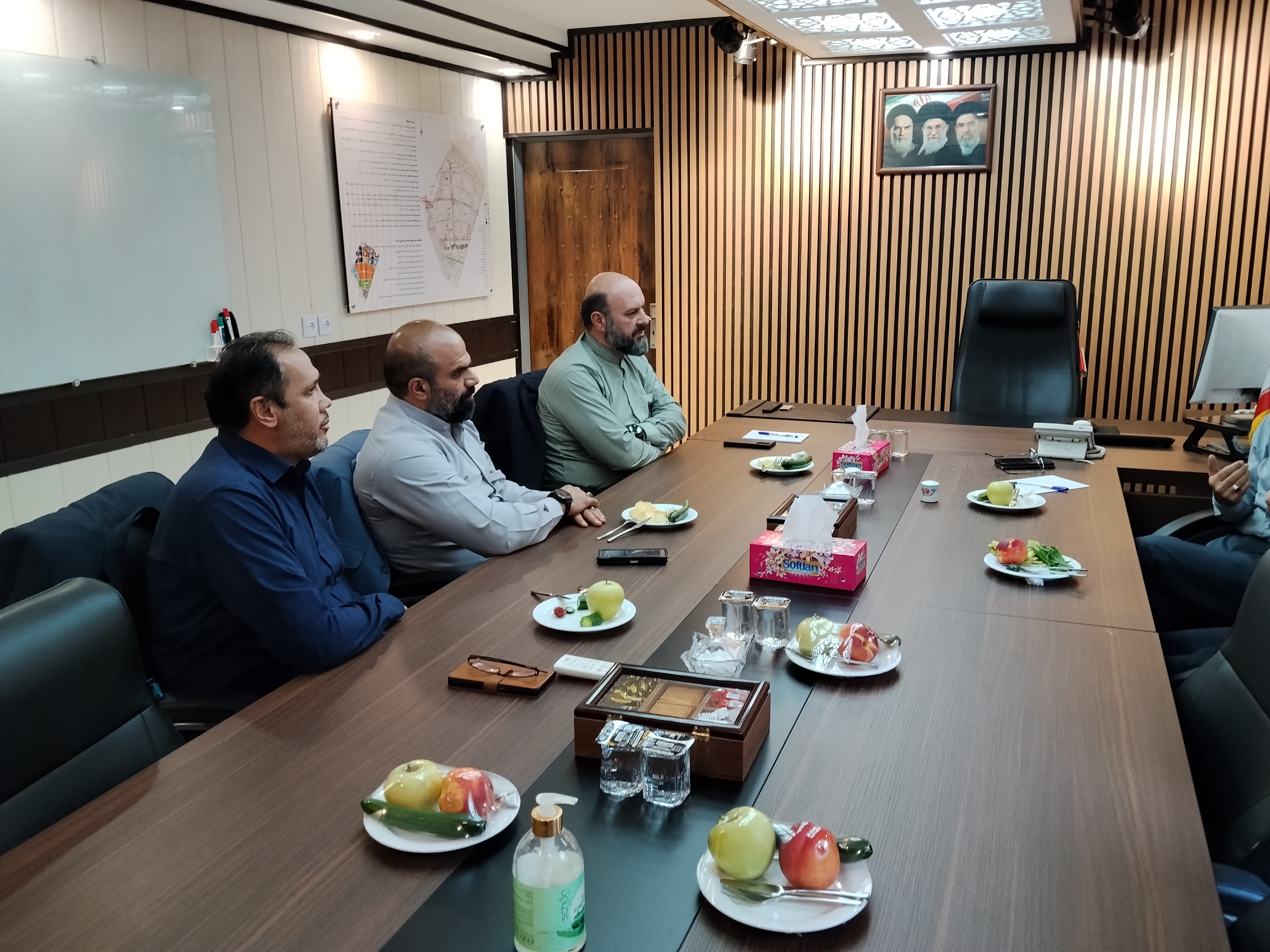 نشست هم‌اندیشی مدیران شهرک صنعتی دارویی برکت با مدیرکل مدیریت بحران استانداری البرز و تأکید بر رفع موانع زیرساختی و صیانت از تولید دارویی کشور