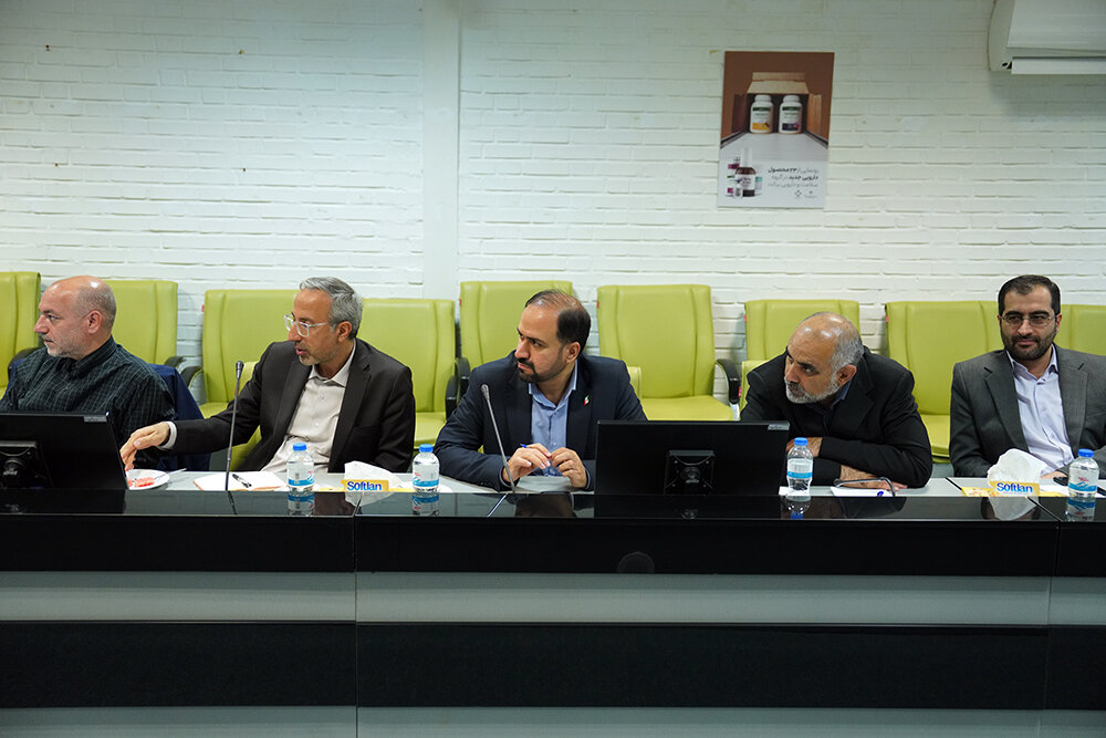 بازدید رئیس ستاد اجرایی فرمان امام از شهرک صنعتی دارویی برکت