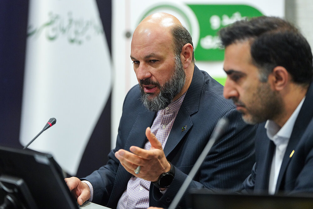 بازدید رئیس ستاد اجرایی فرمان امام از شهرک صنعتی دارویی برکت