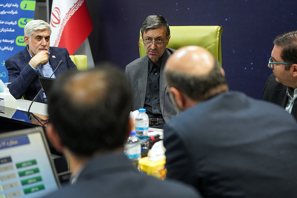 بازدید رئیس ستاد اجرایی فرمان حضرت امام از شهرک صنعتی دارویی برکت