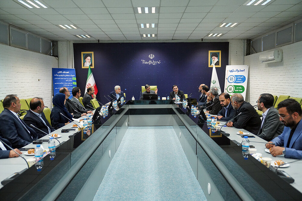 بازدید رئیس ستاد اجرایی فرمان امام از شهرک صنعتی دارویی برکت