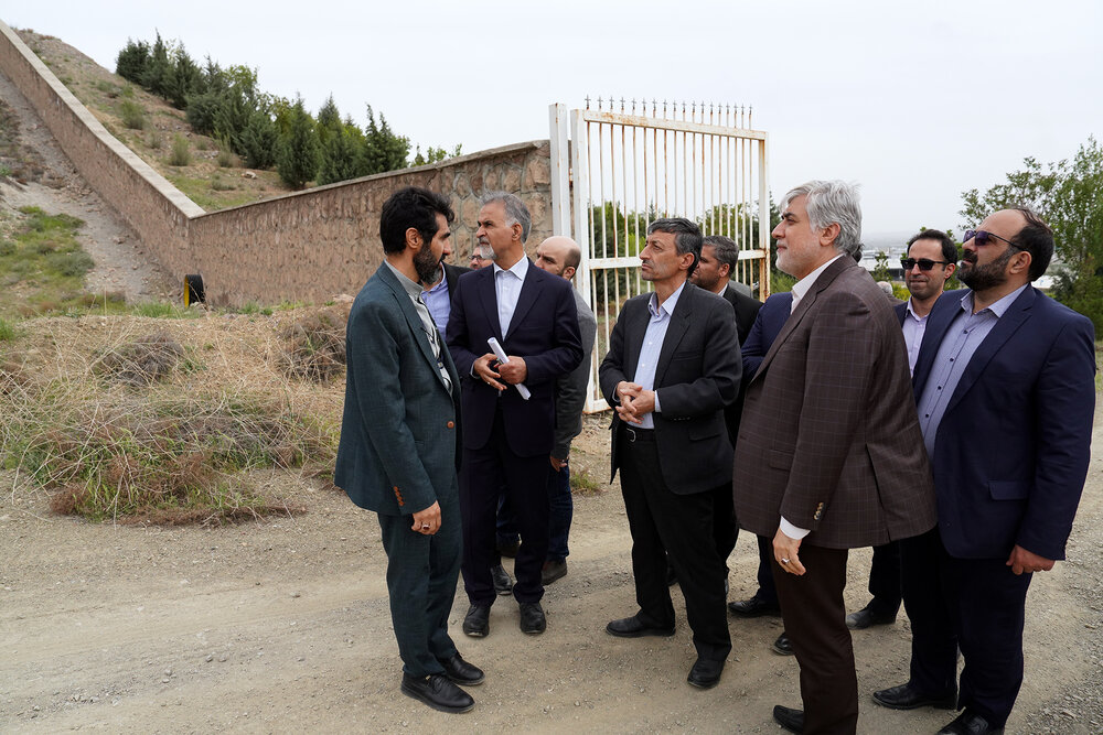 بازدید رئیس ستاد اجرایی فرمان حضرت امام از شهرک دارویی