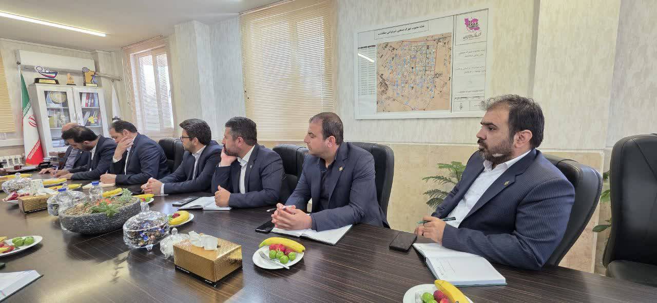 بازدید هیات شهرک دارویی برکت از شهرک صنعتی صفا دشت؛ برگزاری جلسه هم اندیشی تیم مدیریتی دو شهرک