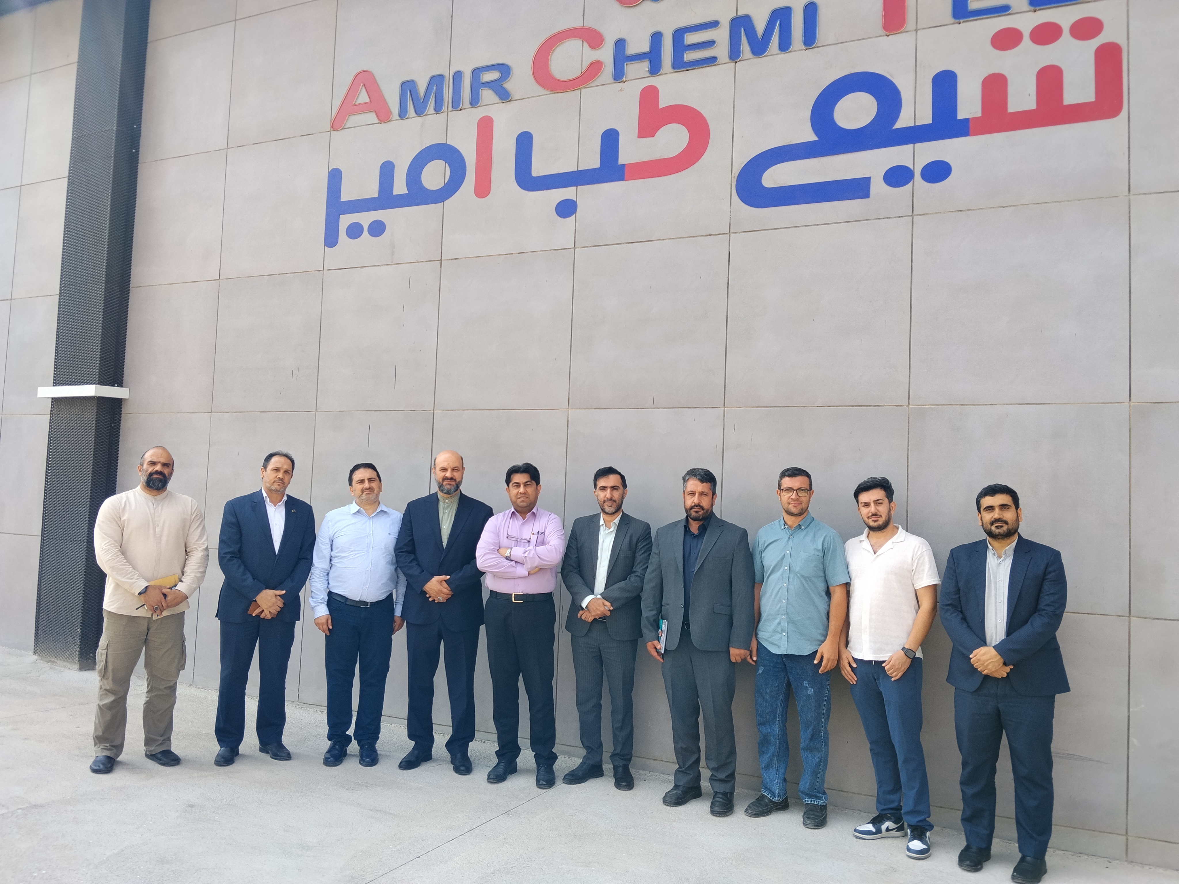 بازدید مدیرعامل و جمعی از مدیران شهرک صنعتی دارویی برکت از مجموعه «شیمی طب امیر»