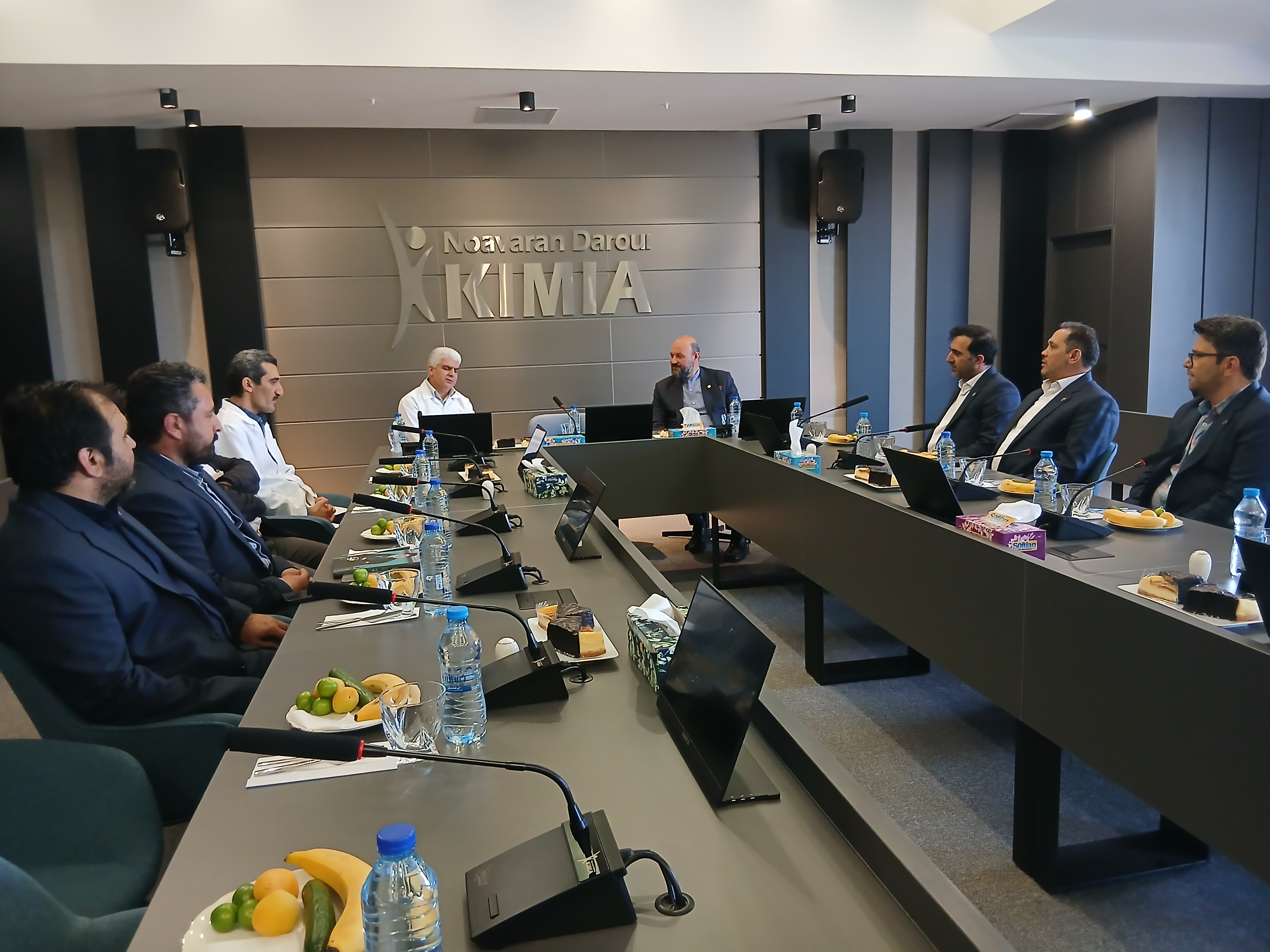 بازدید گروه مدیران شهرک دارویی برکت از شرکت نوآوران دارویی کیمیا